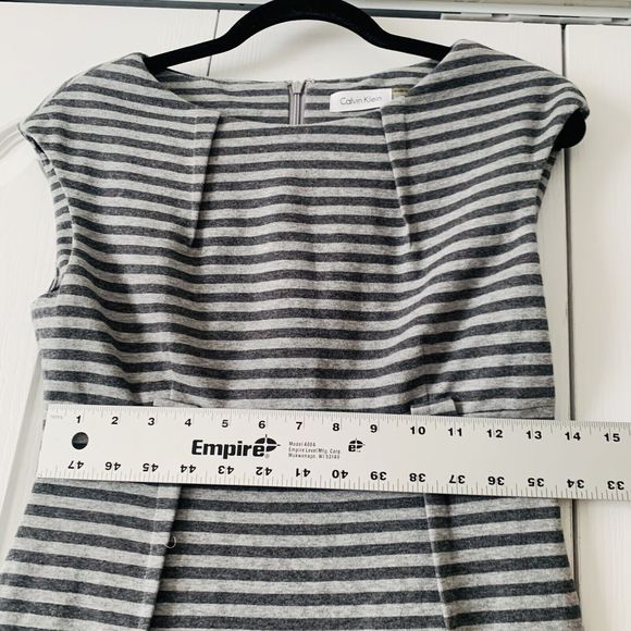 Calvin Klein Dress Womens 4 Sheath Cap Sleeve Bateau Neck Knit Gray Stripe Work - Picture 9 of 10